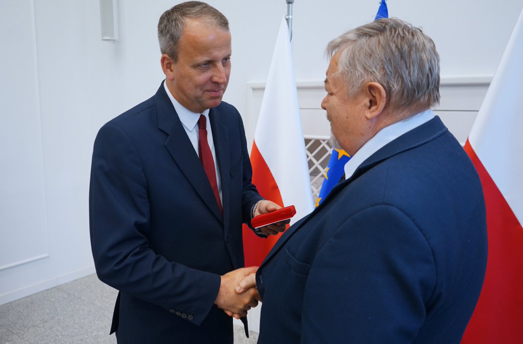 wreczenie medalu pro patria